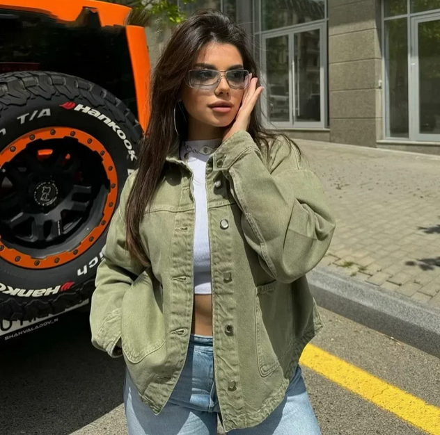 Casual denim jackets for women with fashionable turn-down